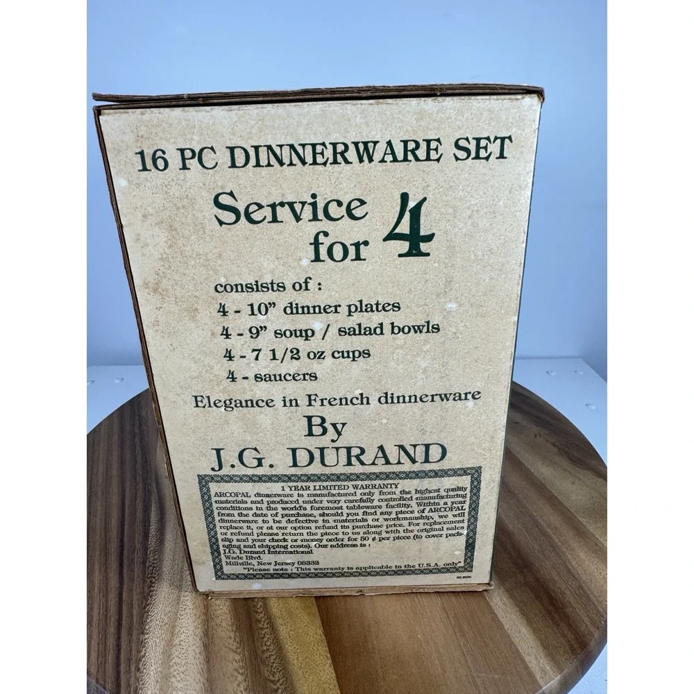 NOS‎ 16 Piece Dinnerware Set Arcopal France 